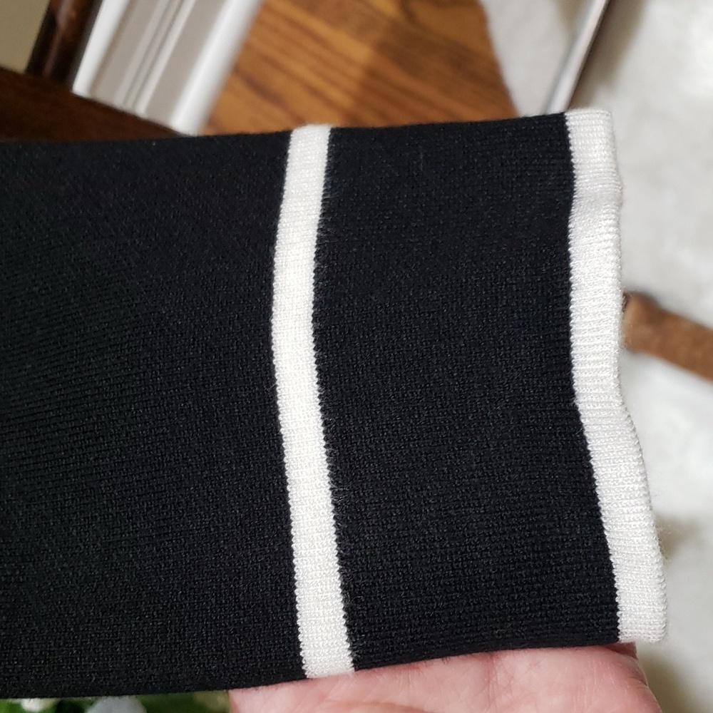 Tahari Black and White Women's Sweater - Picture 7 of 16